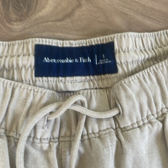 Men’s Abercrombie shorts - Picture 2 of 3